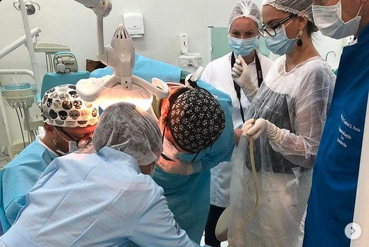 Dr. André apresentando sobre sedação consciente